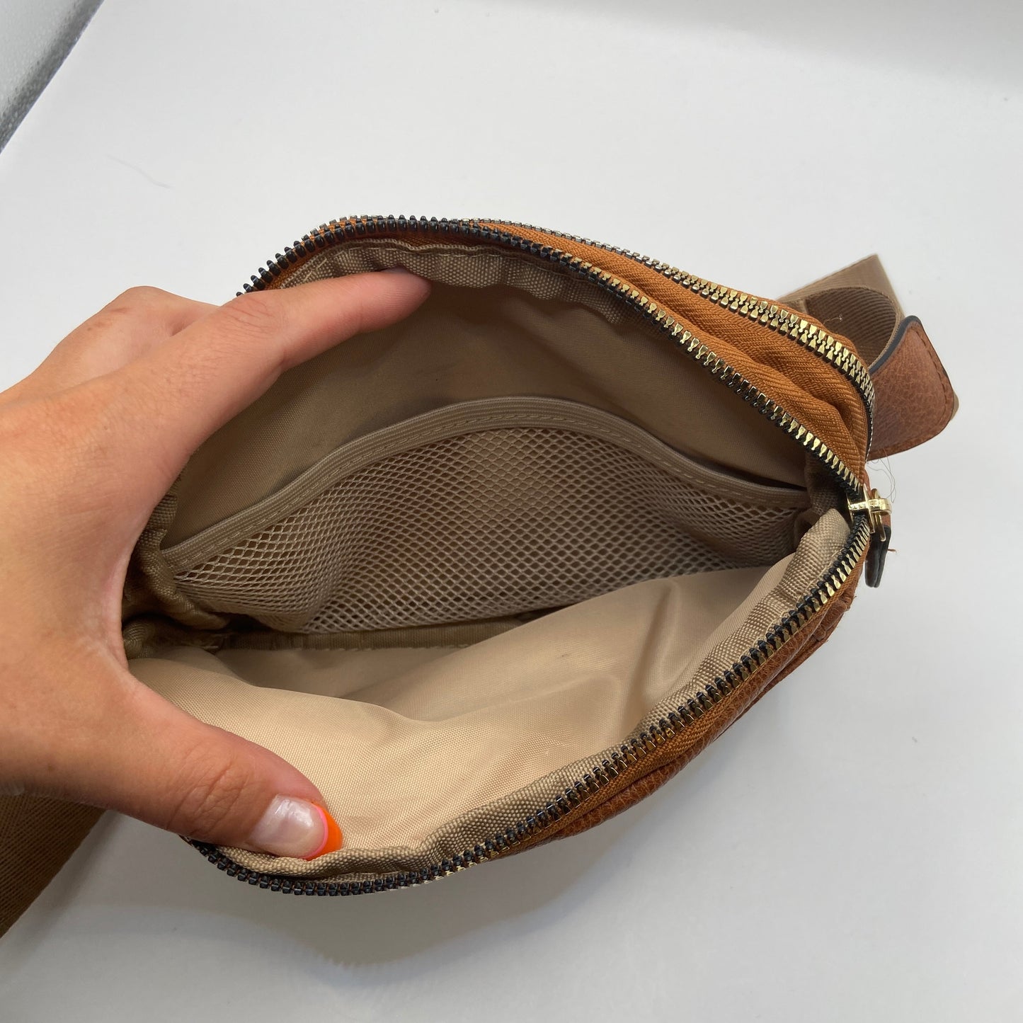 Belt Bag By Clothes Mentor, Size: Medium