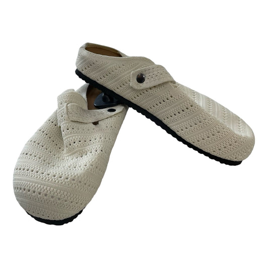 Shoes Flats By Clothes Mentor In Cream, Size:9.5
