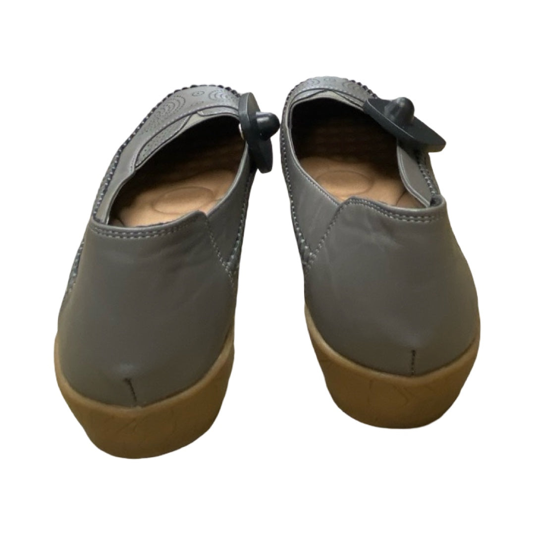 Shoes Flats By Cmc In Grey, Size:9.5