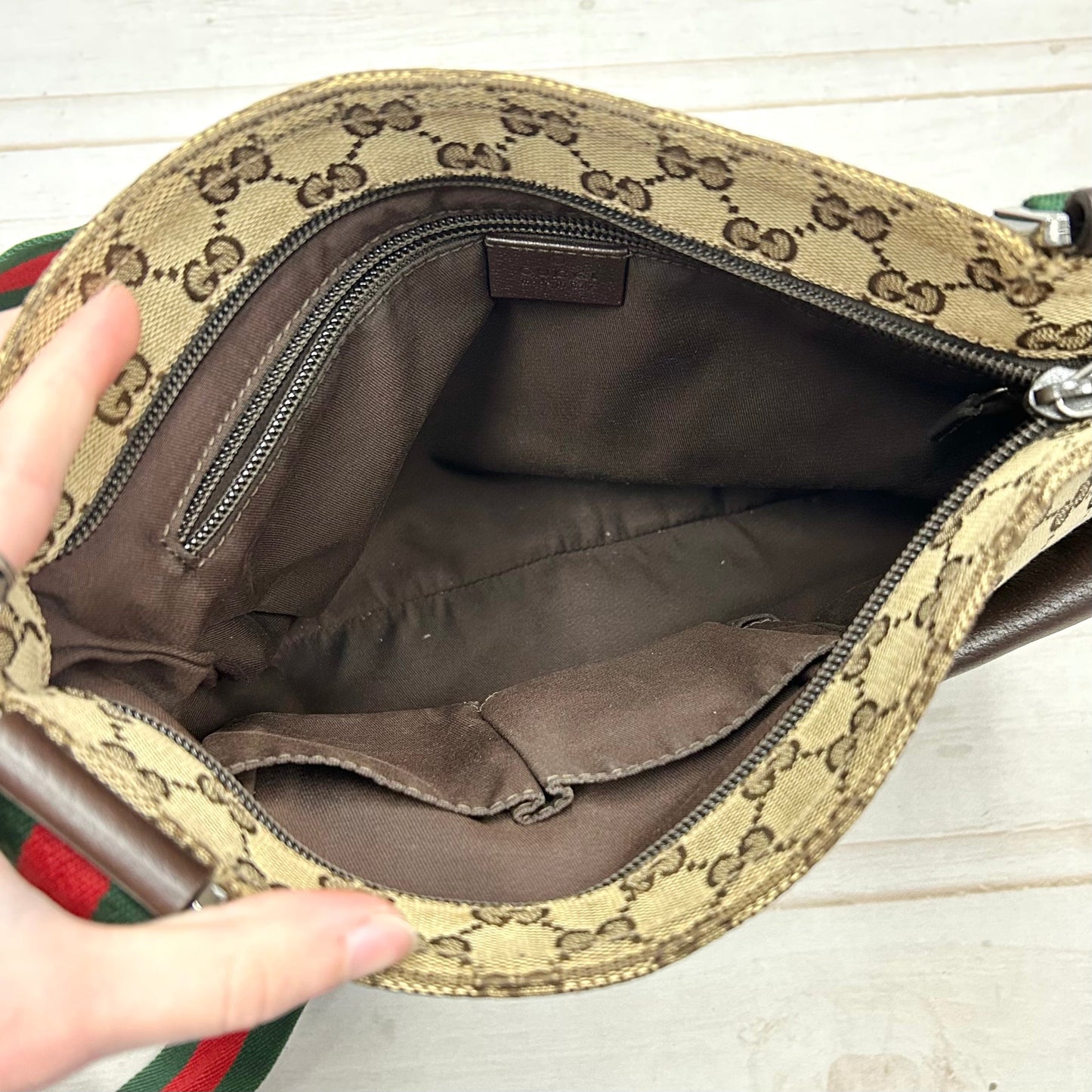 Crossbody Luxury Designer By Gucci, Size: Medium