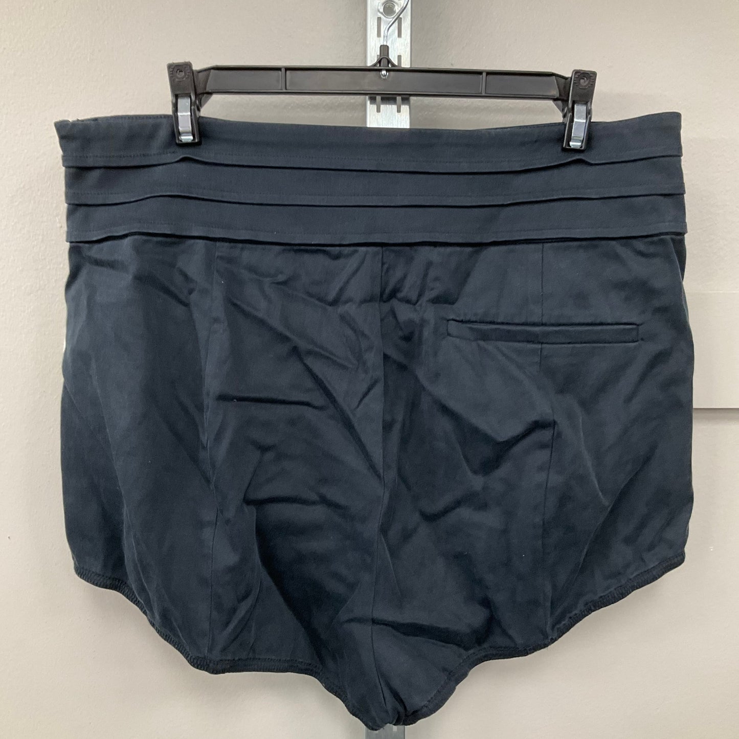 SHORTS by PILCRO In BLACK, Size: 14