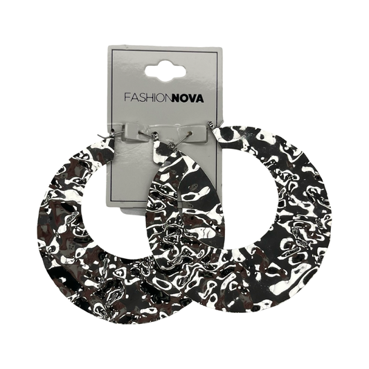 Earrings Hoop By Fashion Nova In Silver