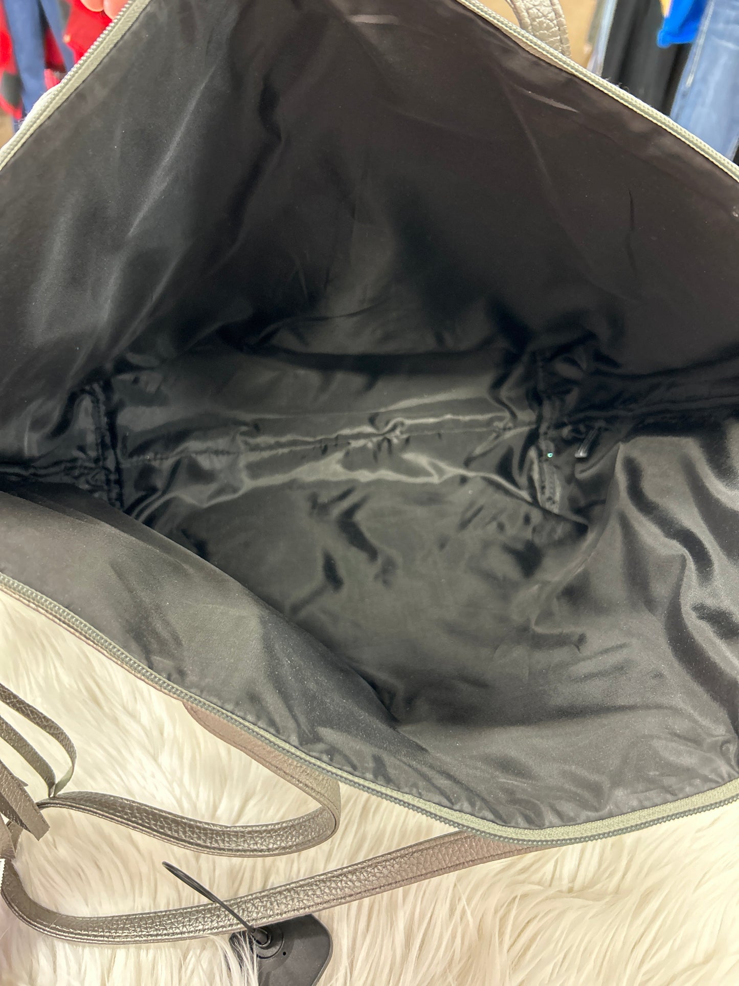 Tote By Clothes Mentor In Silver, Size:Large