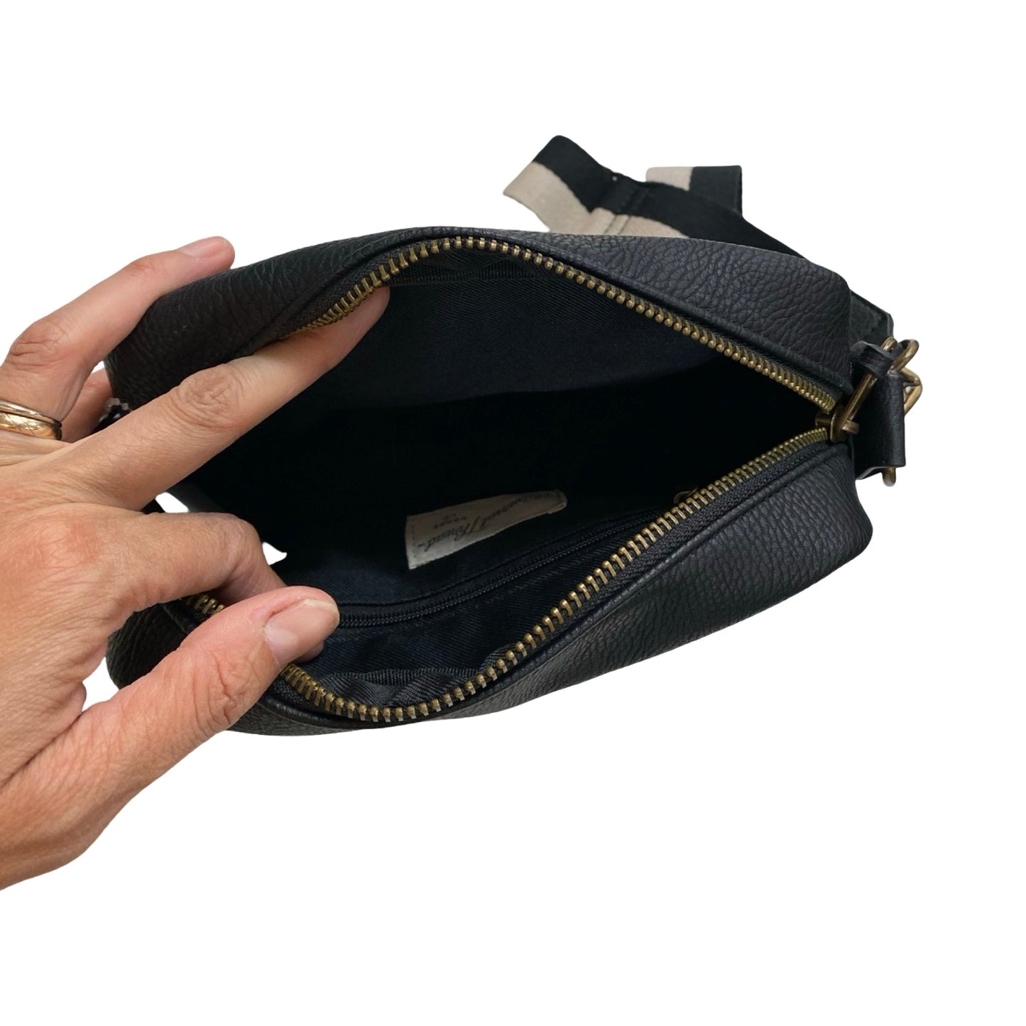Handbag By Universal Thread In Black, Size:Small