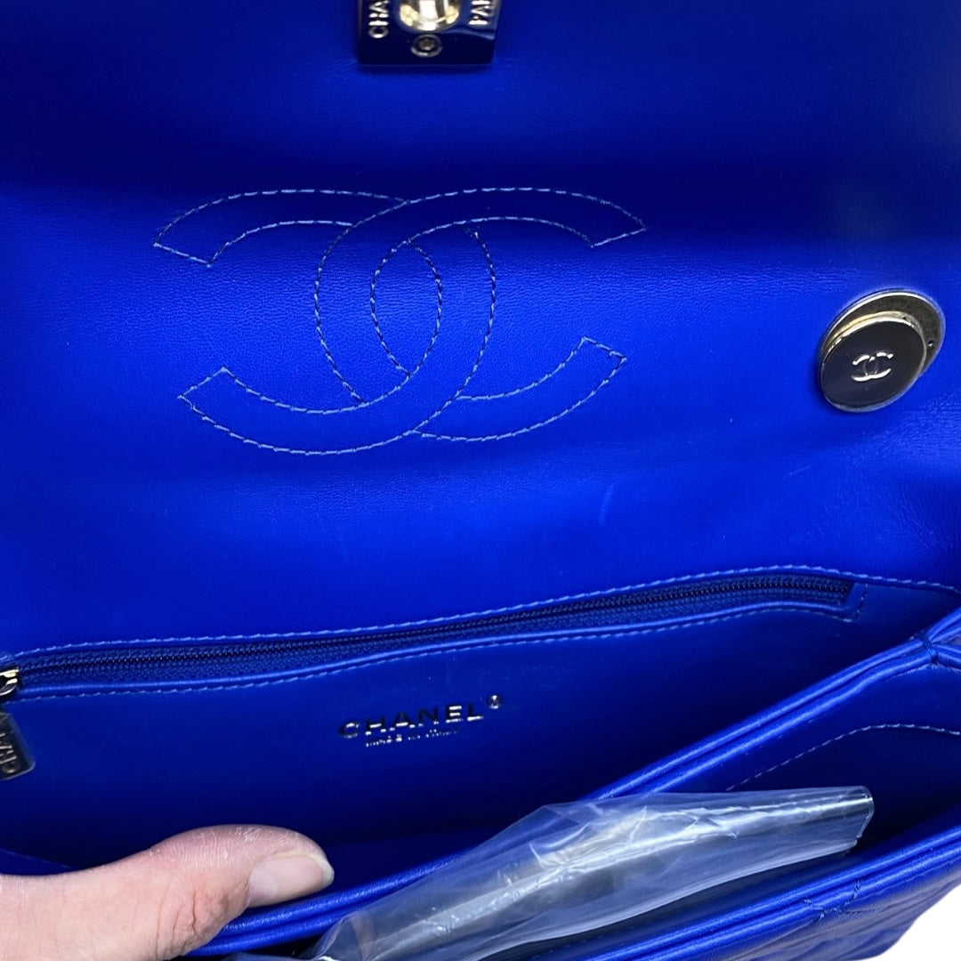 Handbag Luxury Designer By Chanel, Size: Medium