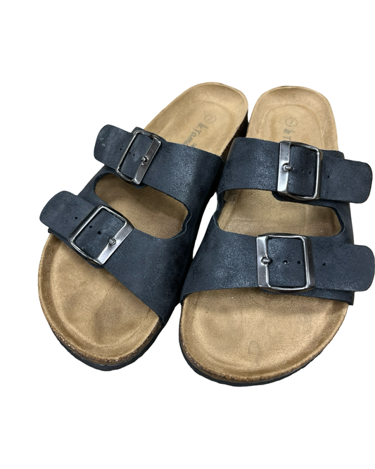 Sandals Flats By Clothes Mentor In Black, Size:7