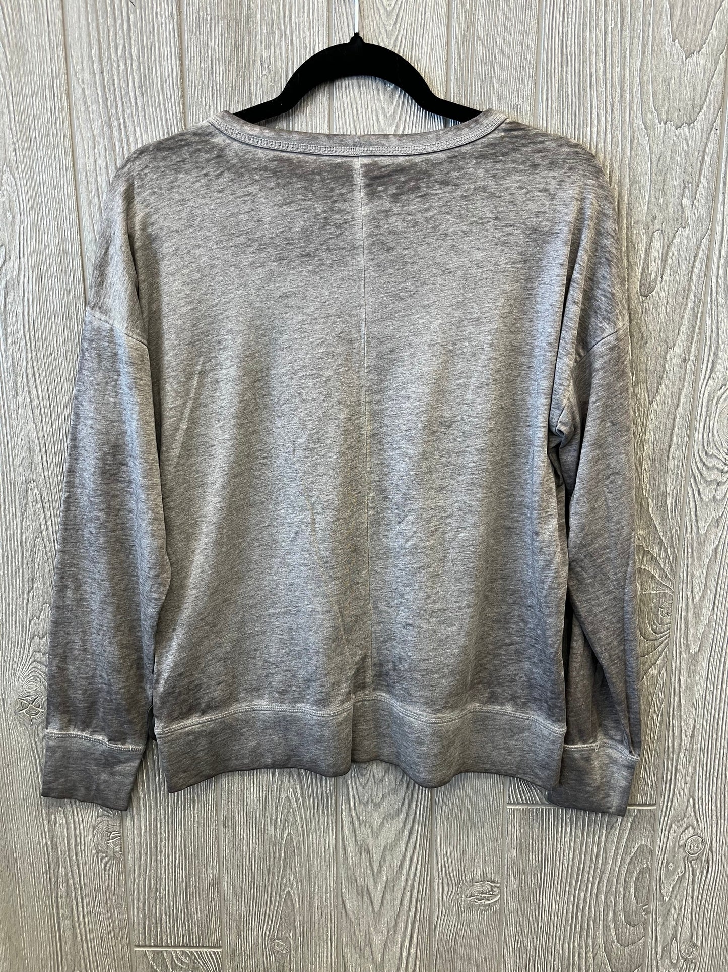 Top Long Sleeve By Maurices In Grey, Size: M