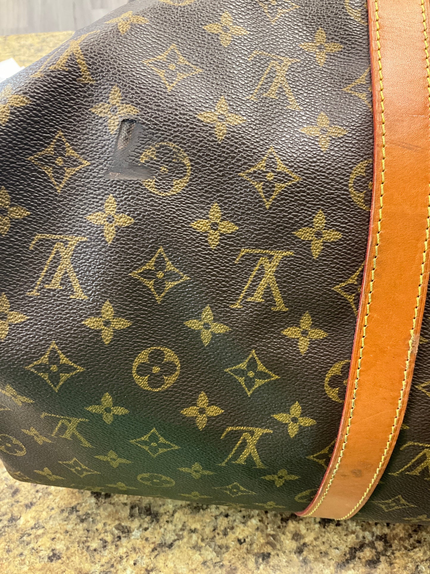 Duffle And Weekender Luxury Designer By Louis Vuitton, Size: Large