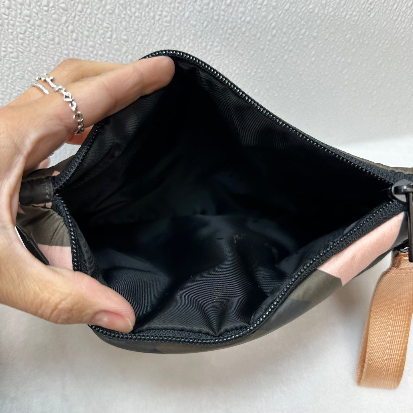 Tote By Clothes Mentor, Size: Medium