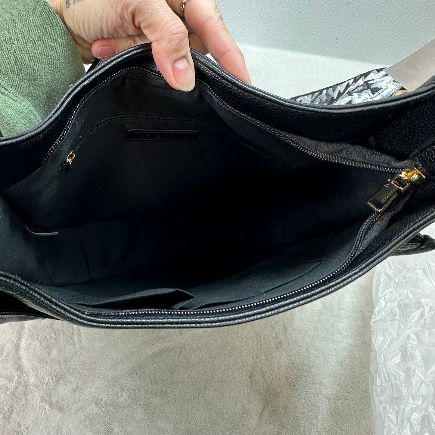 Handbag By Clothes Mentor, Size: Medium