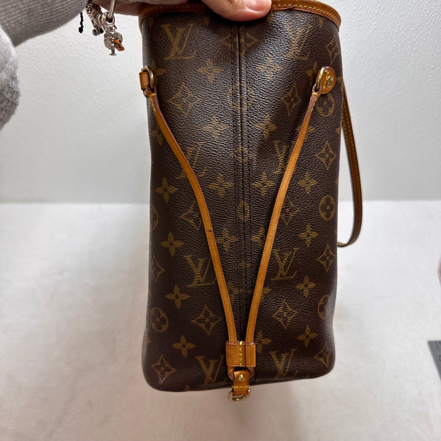Neverfull MM Handbag Luxury Designer By Louis Vuitton, Size: Large