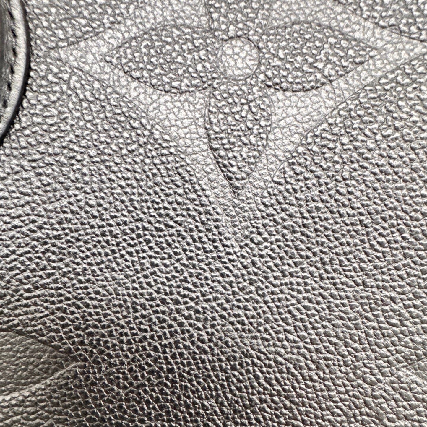 OnTheGo GM Handbag Luxury Designer By Louis Vuitton In Black & Gold, Size:Large (GM)