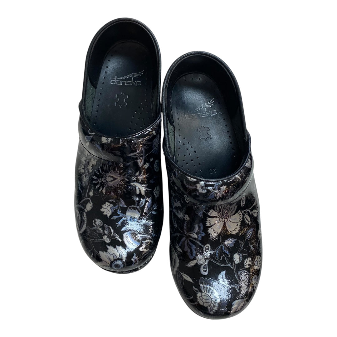 Shoes Flats By Dansko In Black, Size:6