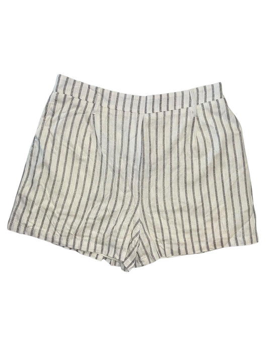 Shorts By Staccato In White, Size:Xl
