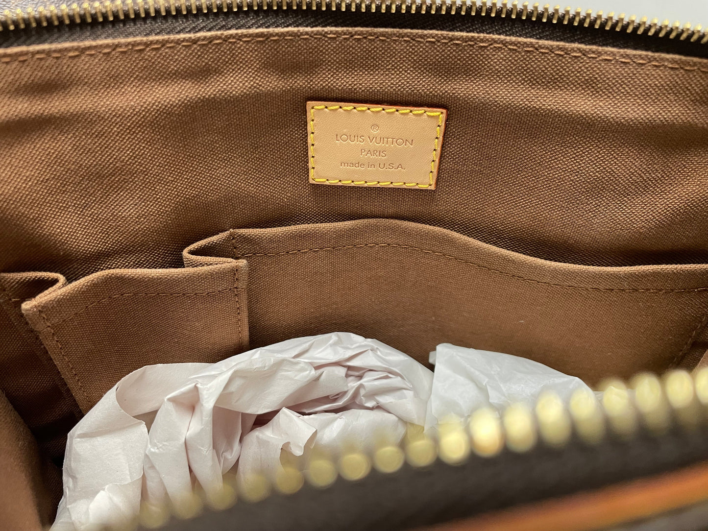 Handbag Luxury Designer By Louis Vuitton, Size: Medium