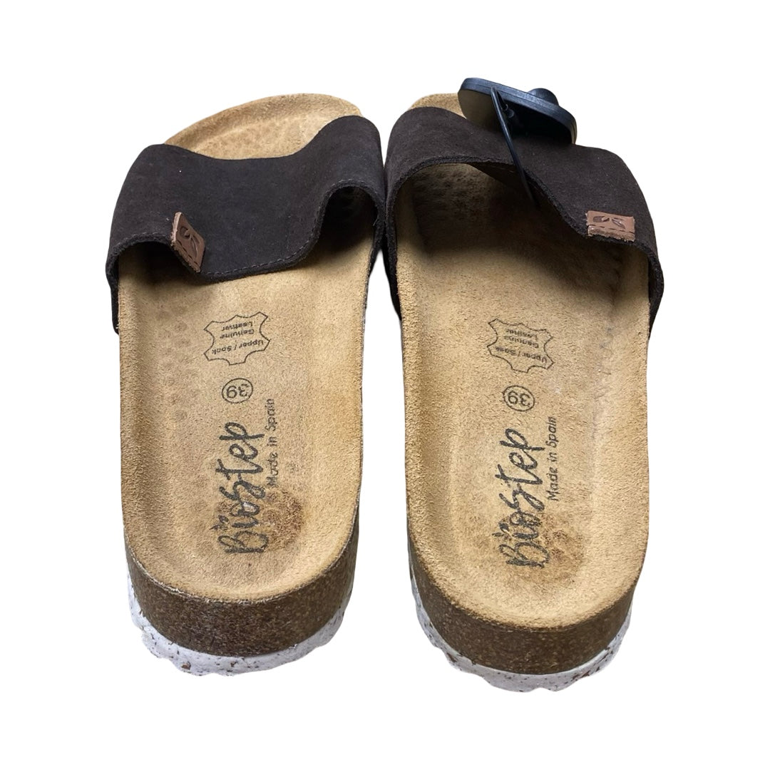 Sandals Flats By Cmc In Brown, Size:8.5