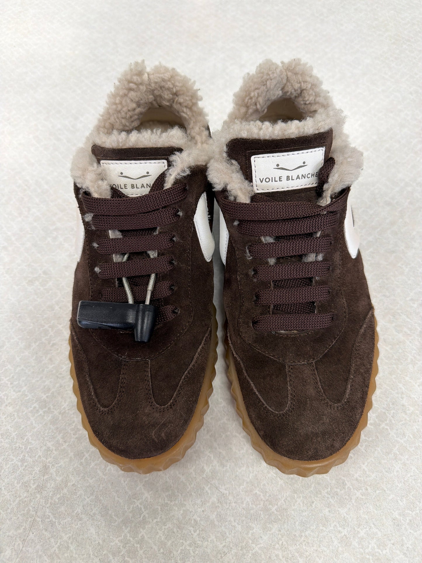 Shoes Sneakers By Clothes Mentor In Brown, Size:7