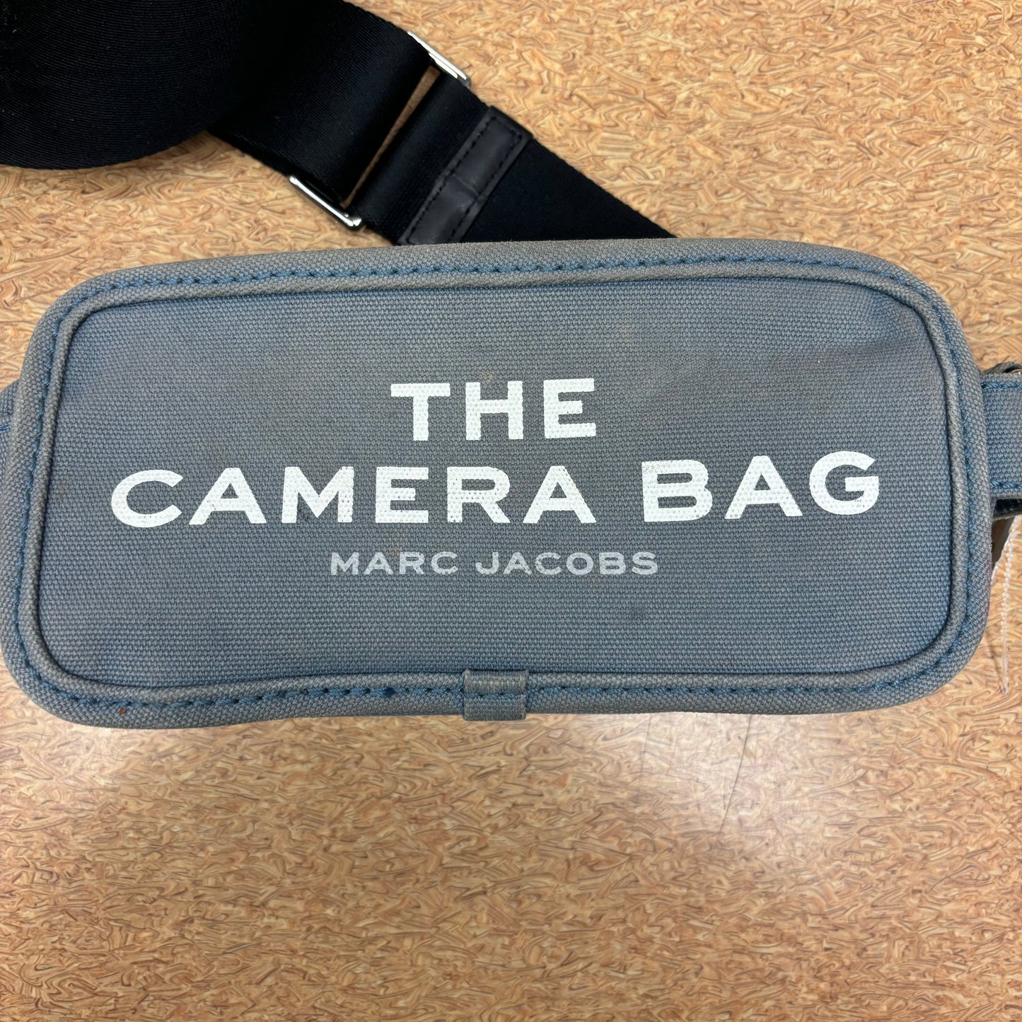 CROSSBODY DESIGNER by MARC JACOBS In GREY, Size: MEDIUM