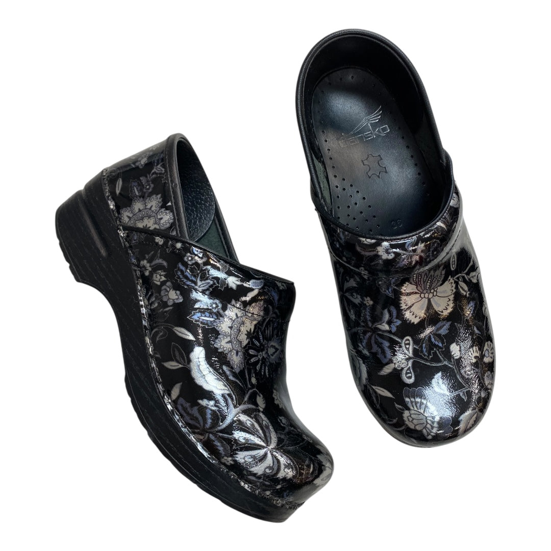 Shoes Flats By Dansko In Black, Size:6