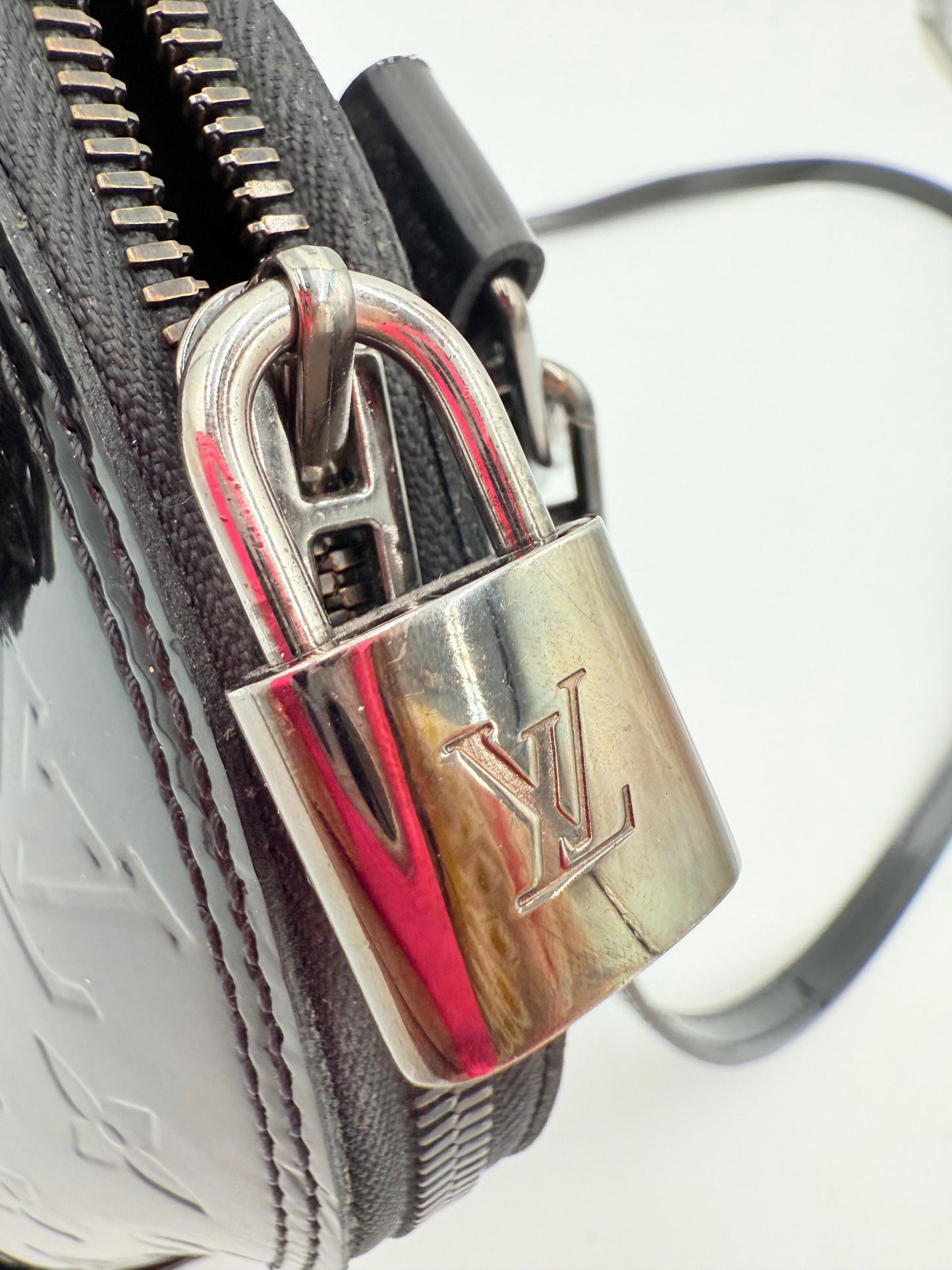 Handbag Luxury Designer By Louis Vuitton In Black, Size:Small