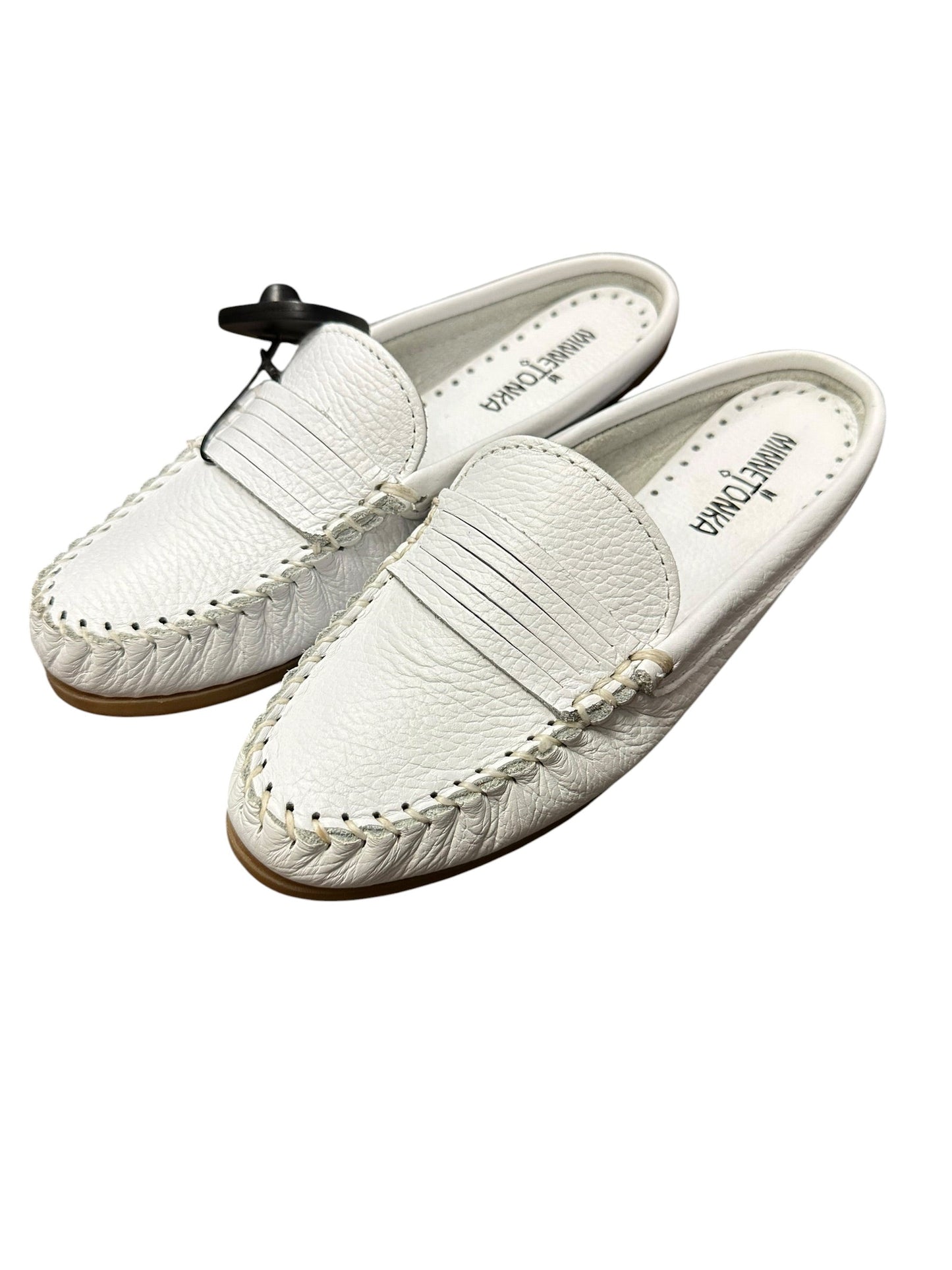 Shoes Flats By Minnetonka In White, Size:9