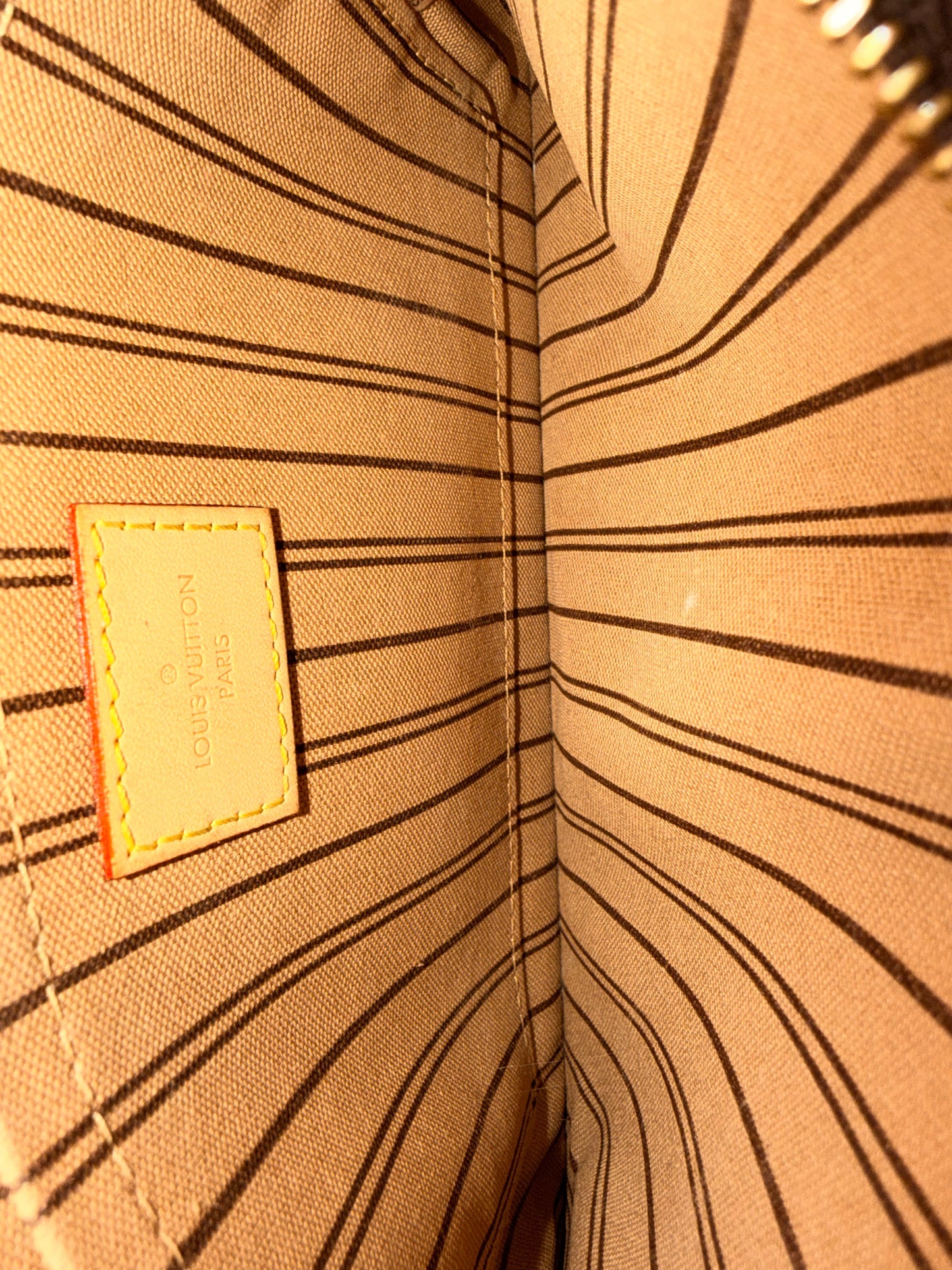 Tote Luxury Designer By Louis Vuitton, Size: Medium