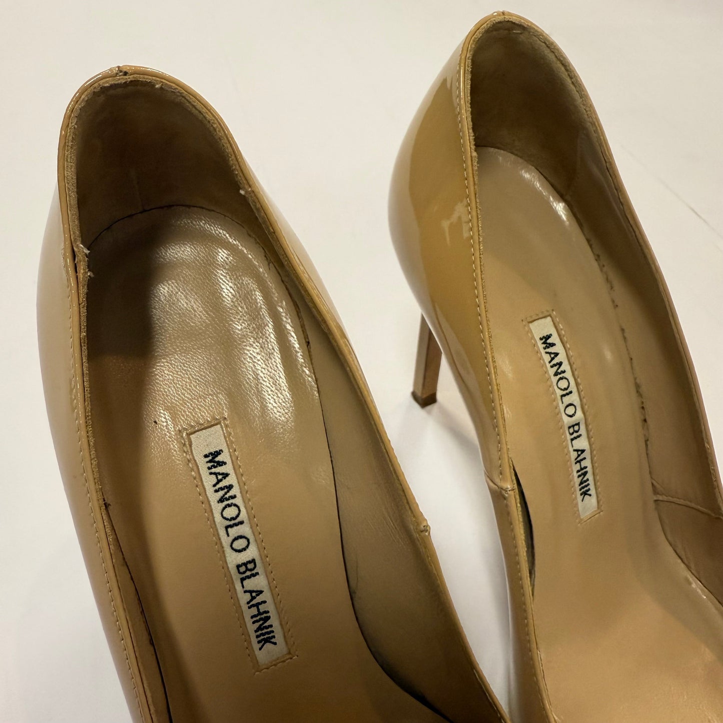 Shoes Luxury Designer By Manolo Blahnik In Tan, Size: 7