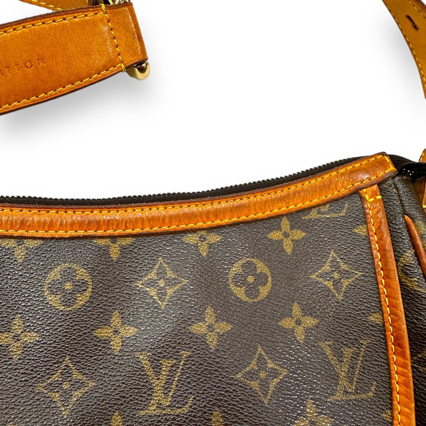 Crossbody Designer By Louis Vuitton, Size: Medium