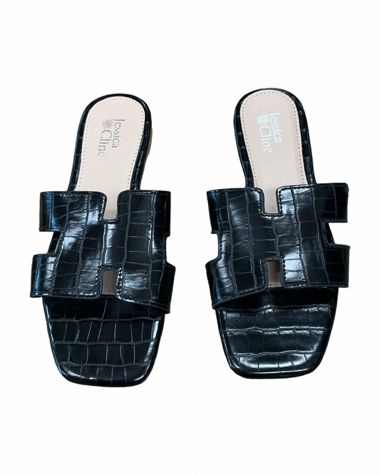 Sandals Flats By Clothes Mentor In Black, Size:7
