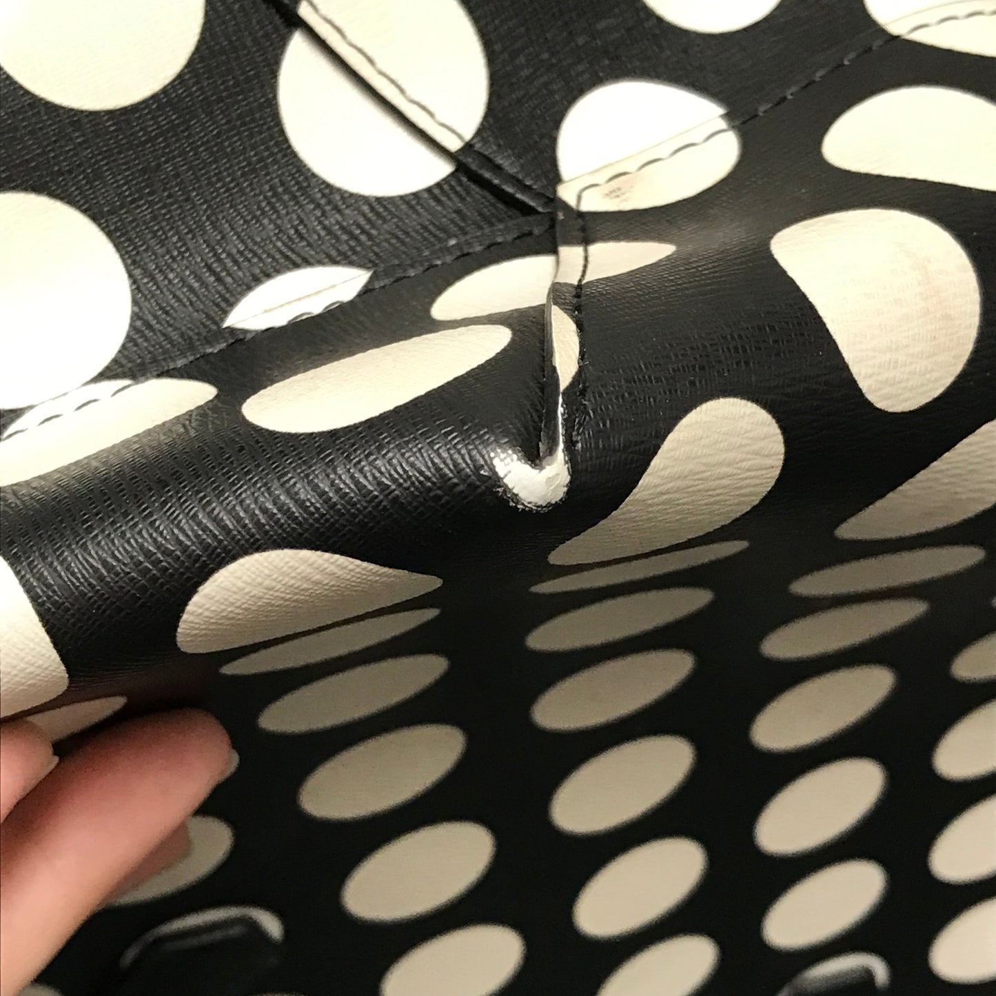 Tote Designer By Kate Spade In Black & White, Size:Medium