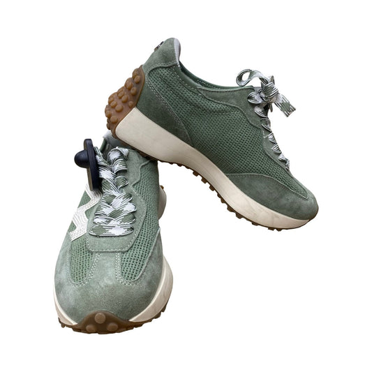 Shoes Sneakers By Steve Madden In Green, Size:6.5