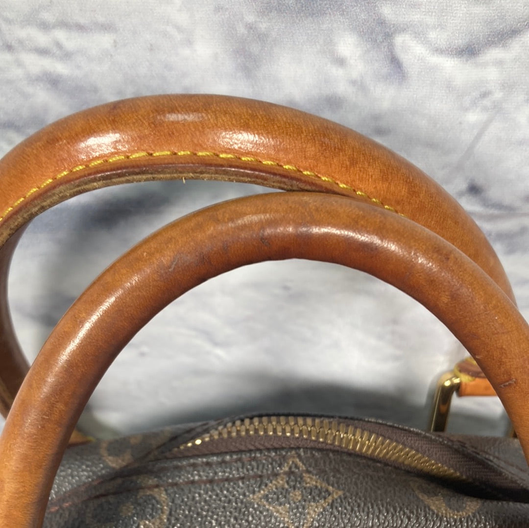 Handbag Luxury Designer By Louis Vuitton  Size: Medium