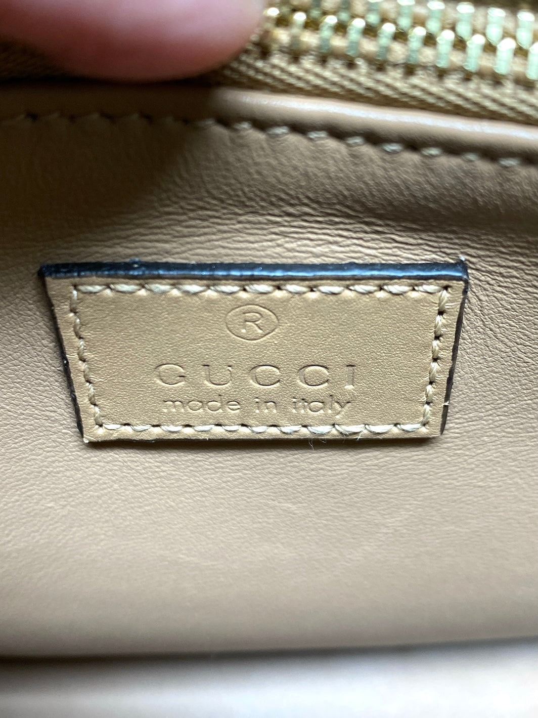 Handbag Luxury Designer By Gucci, Size: Medium