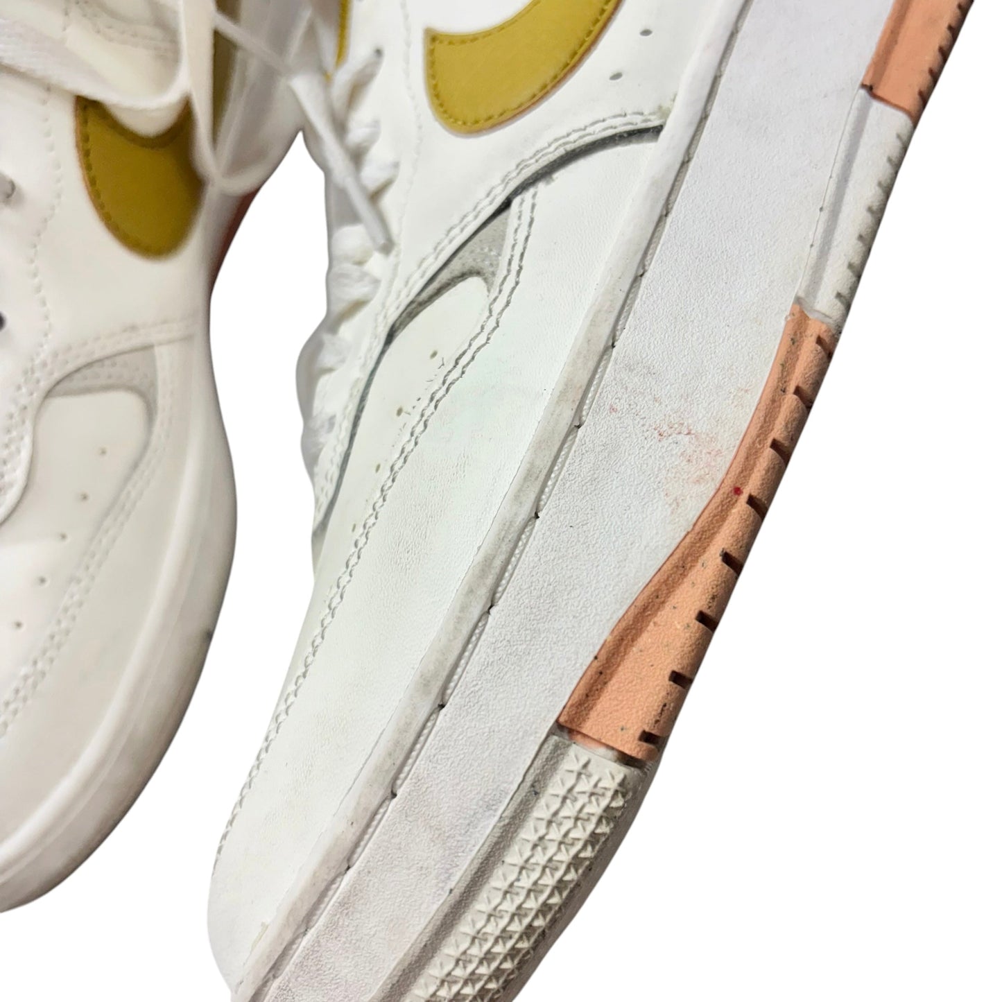 Shoes Sneakers By Nike In White & Yellow, Size: 8.5