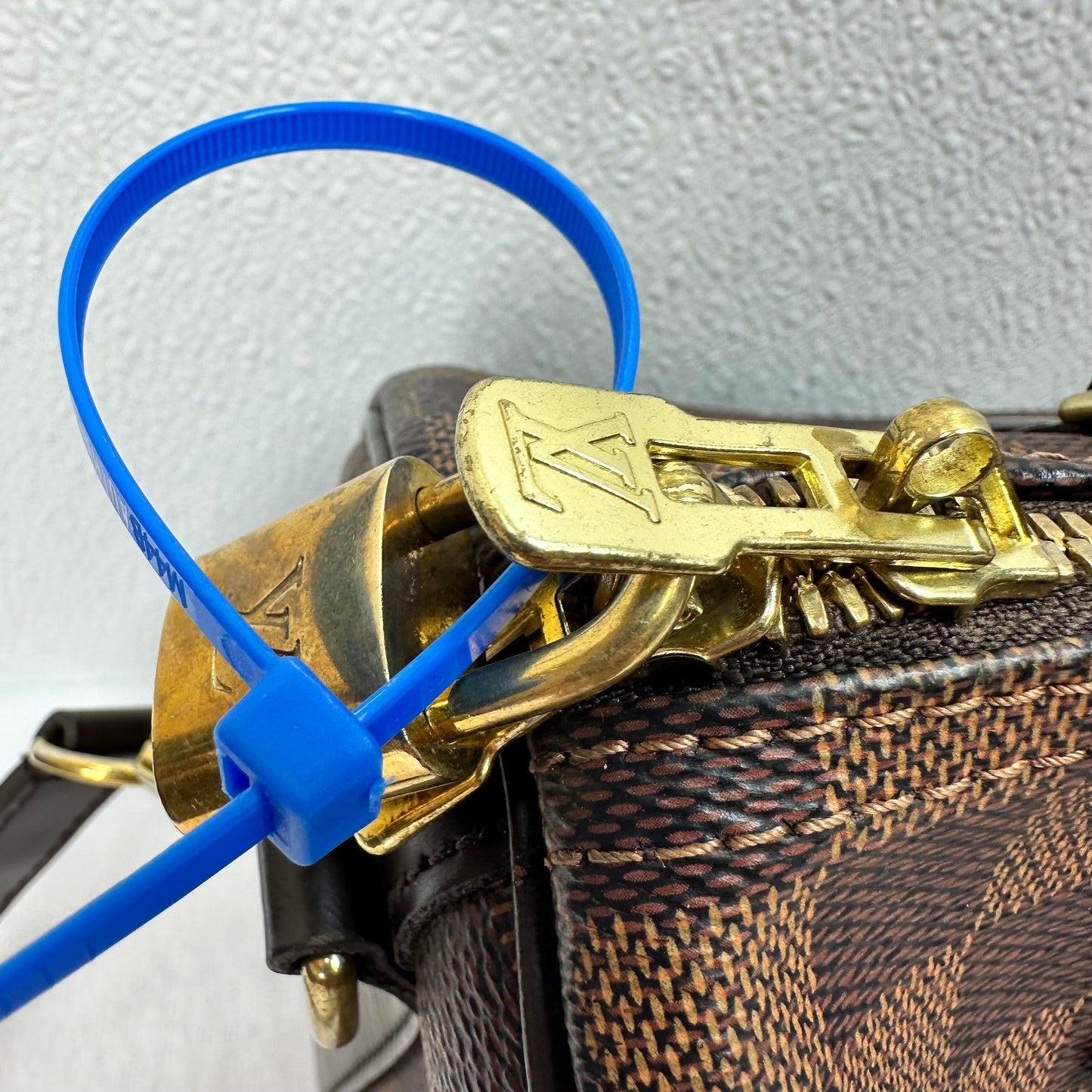 Crossbody Luxury Designer By Louis Vuitton, Size: Small