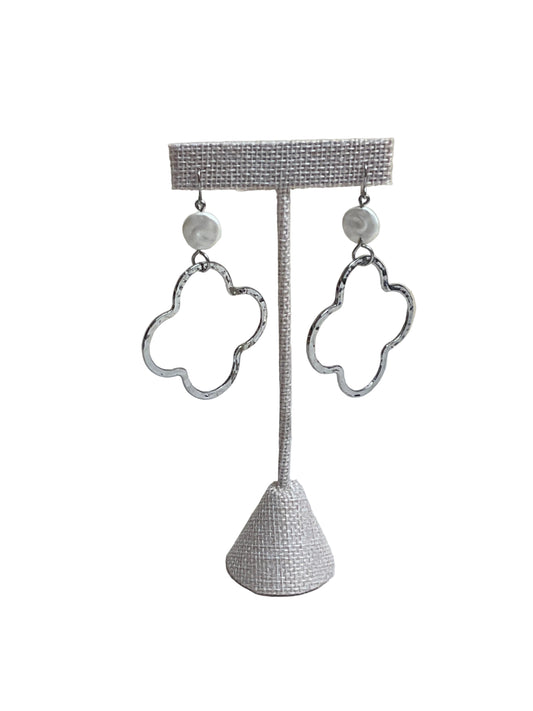 Earrings Dangle/Drop By Clothes Mentor In Silver & White