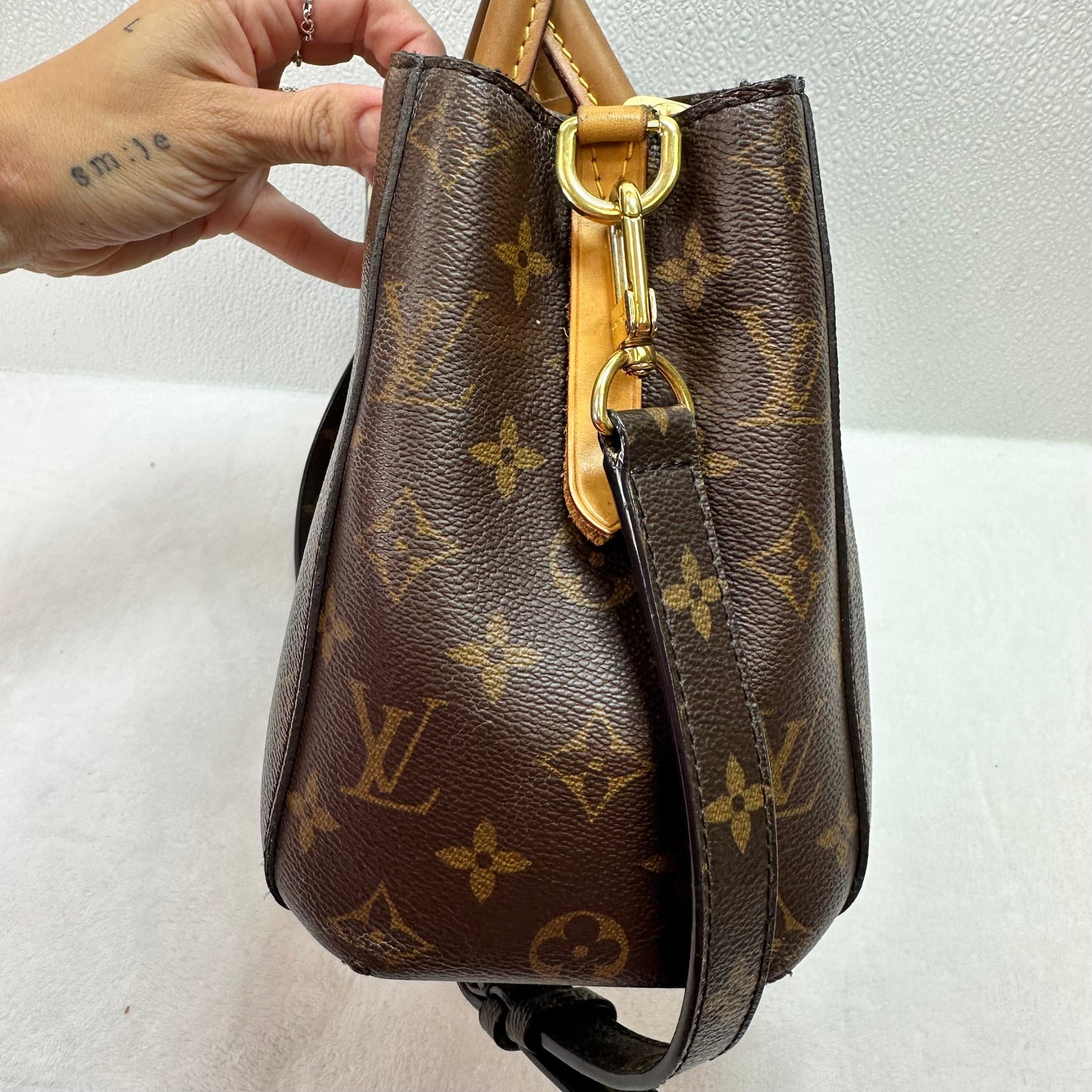 MONTAIGNE Handbag Luxury Designer By Louis Vuitton, Size: Medium