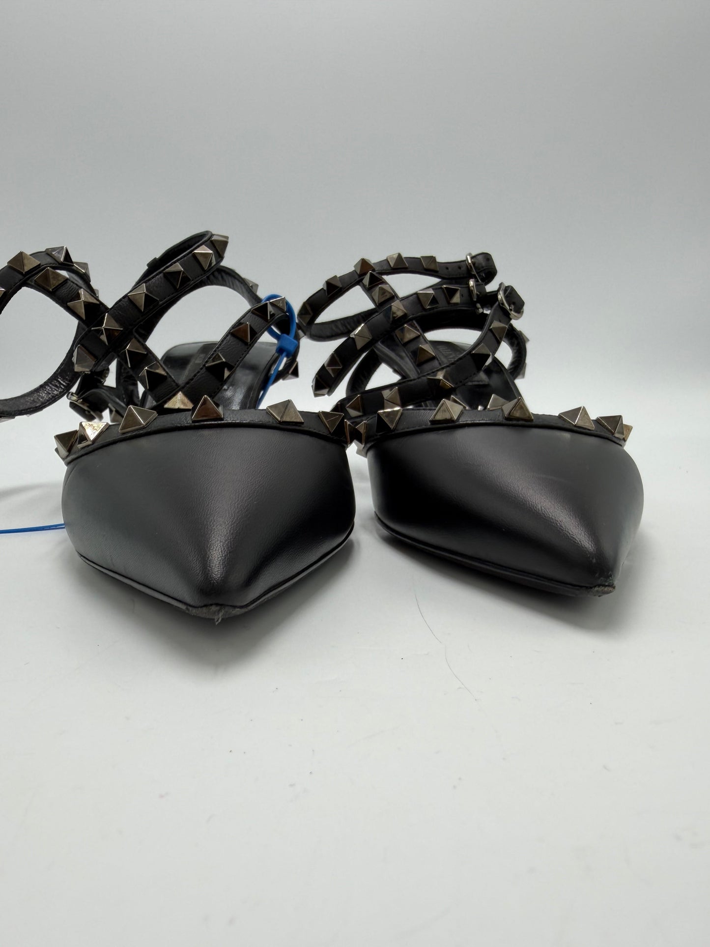 Sandals Luxury Designer By Valentino-garavani In Black, Size: 6.5