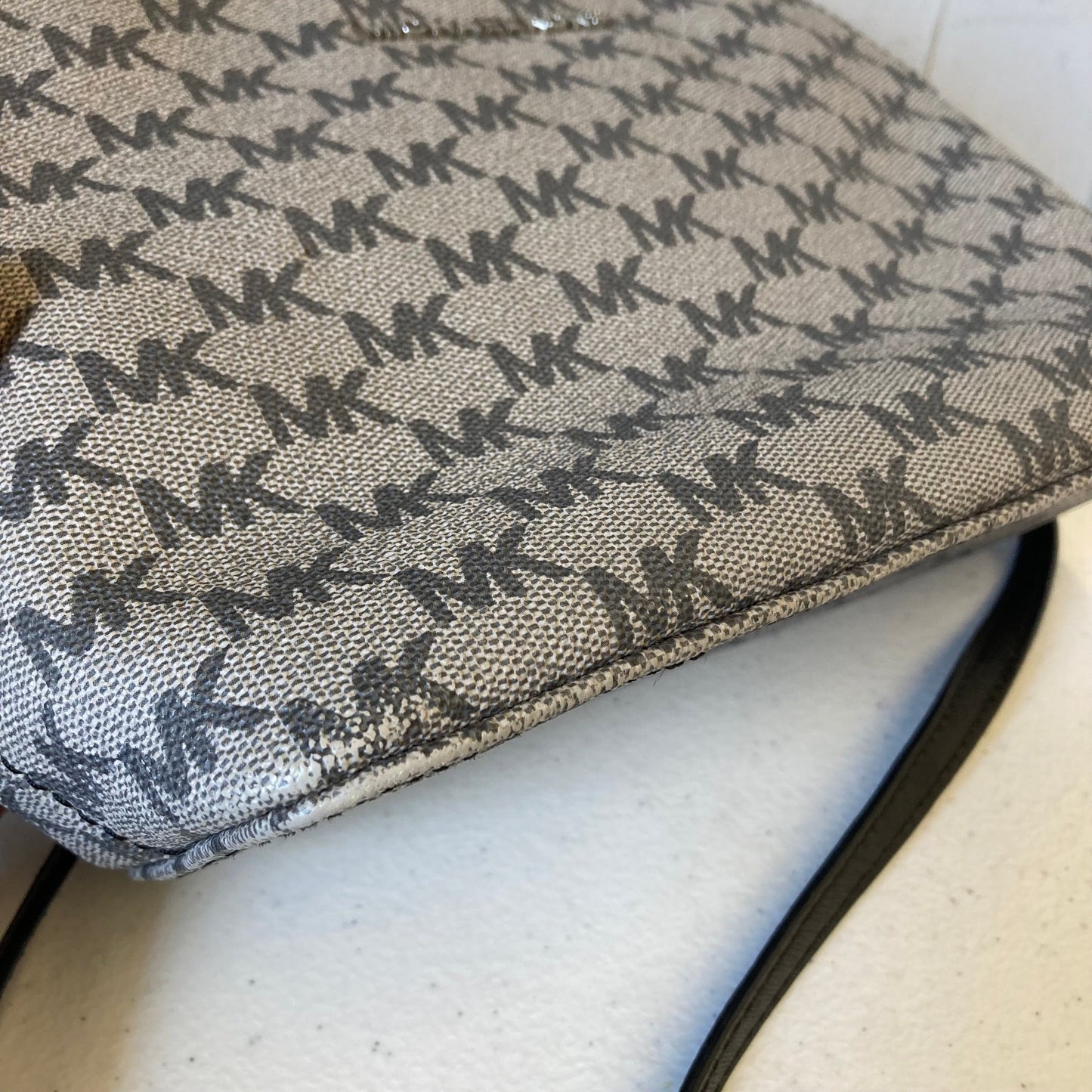 Crossbody Designer By Michael Kors In Grey, Size:Small