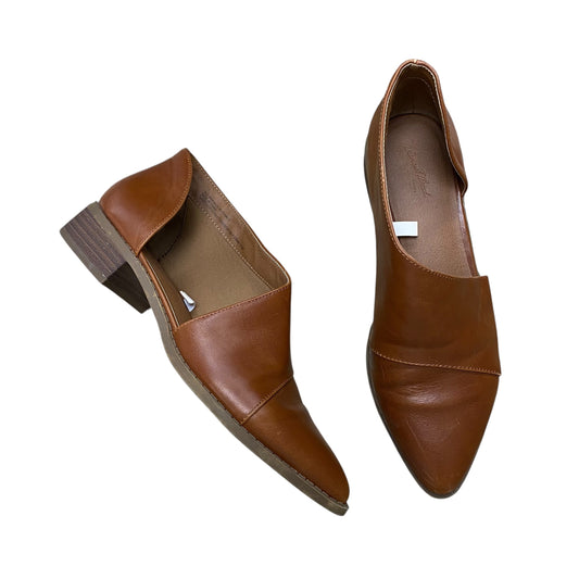 Shoes Flats By Universal Thread In Brown, Size:7