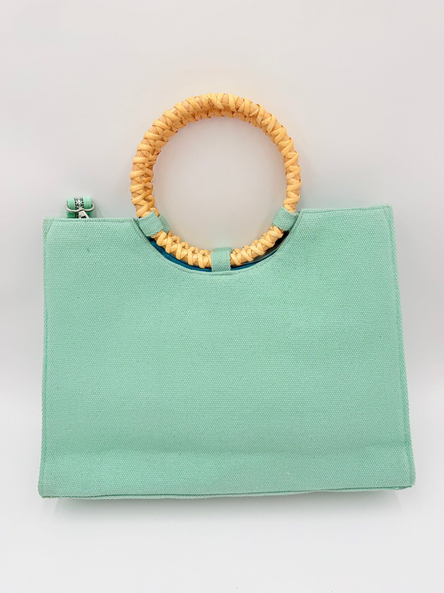 Handbag By America & Beyond, Size: Medium