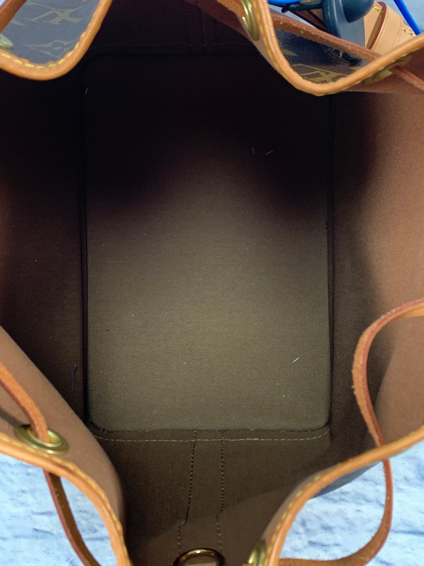 Handbag Luxury Designer By Louis Vuitton, Size: Medium