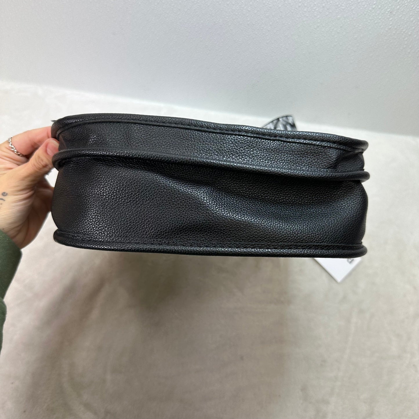 Handbag By Clothes Mentor, Size: Medium