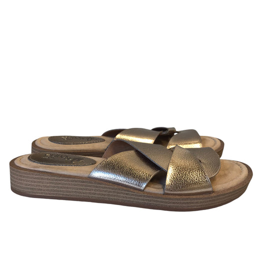 Sandals Flats By Sofft In Gold, Size:7