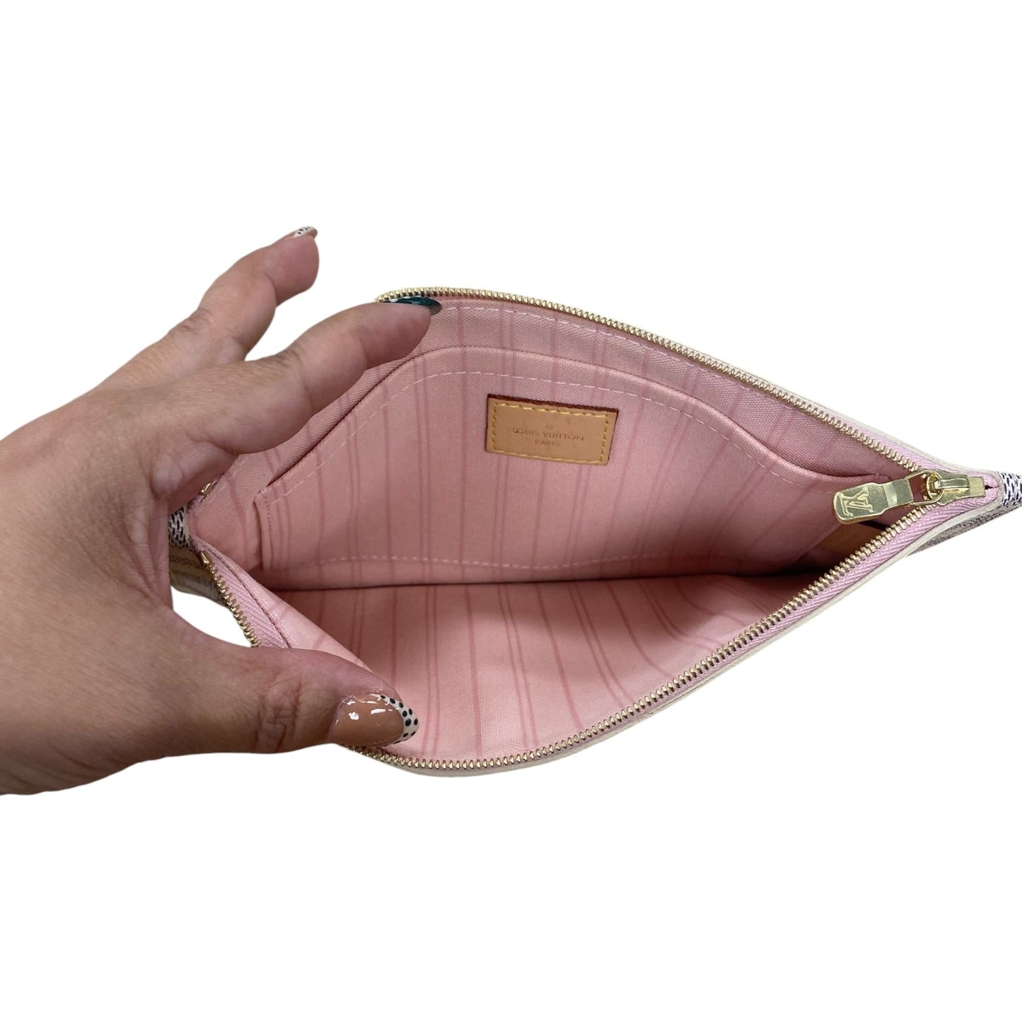 Wristlet Luxury Designer By Louis Vuitton In White, Size:Medium