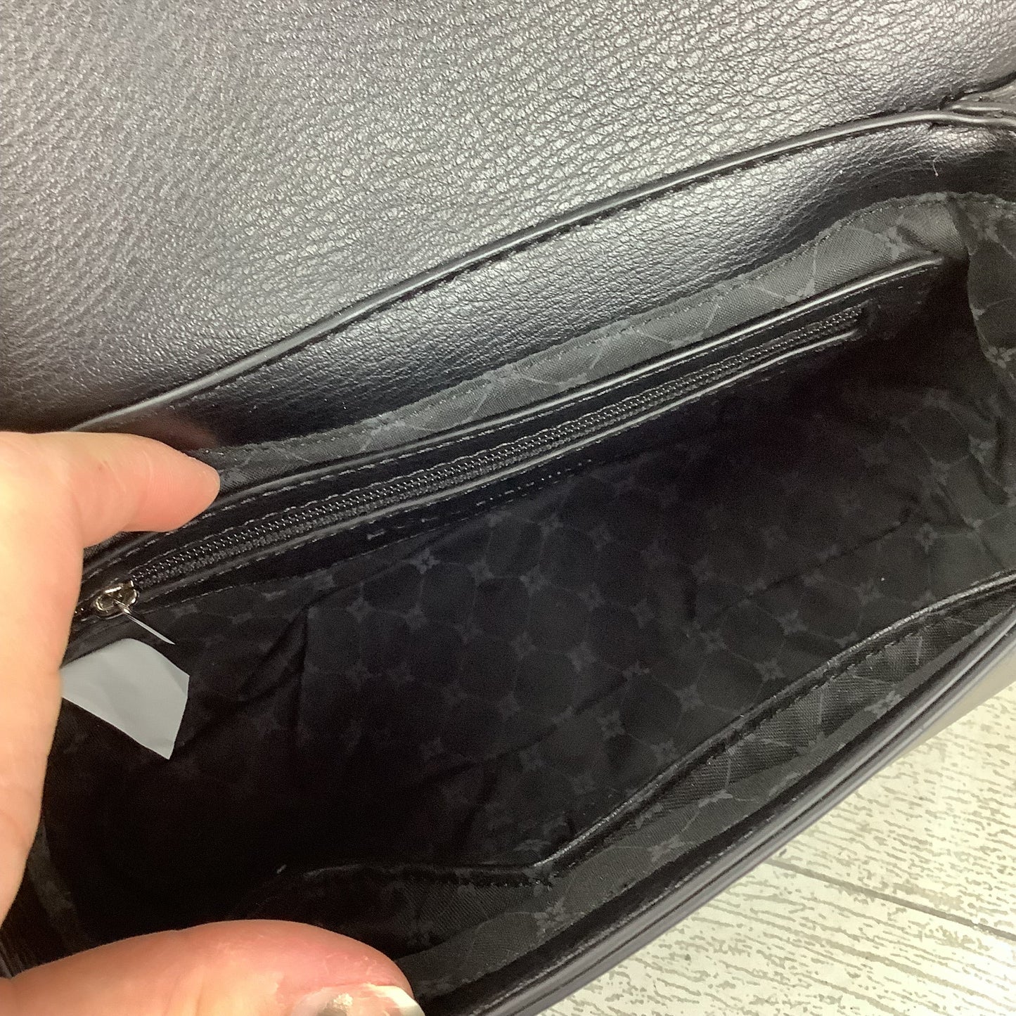 Handbag By Bcbgeneration, Size: Medium