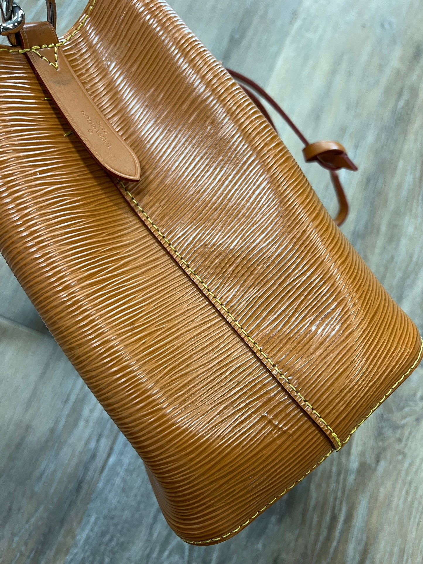 Handbag Luxury Designer By Louis Vuitton, Size: Small