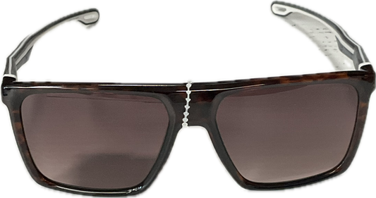 Sunglasses Luxury Designer By Carrera Y Carrera, Size: Large