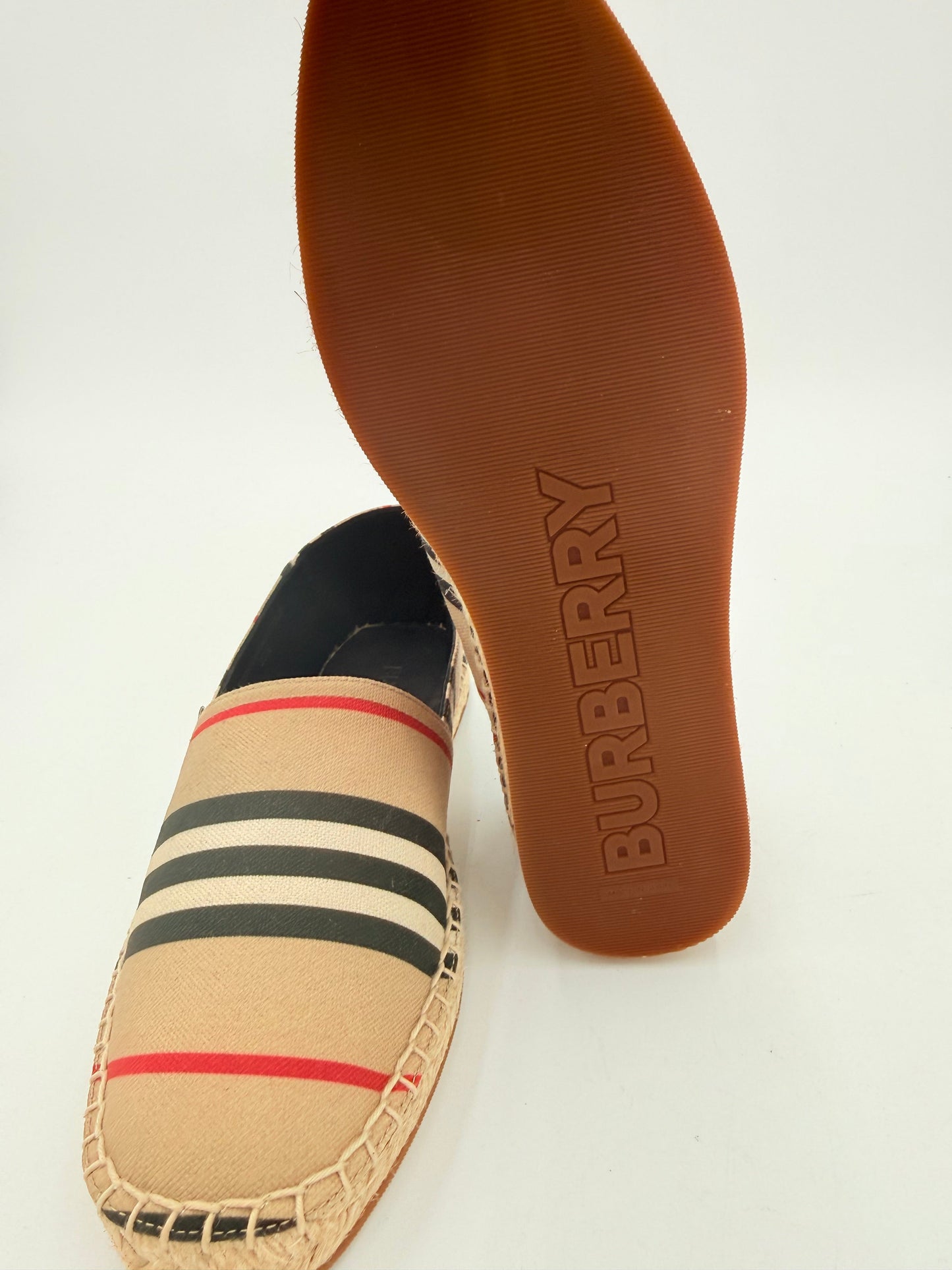 Shoes Luxury Designer By Burberry In Tan, Size:5.5