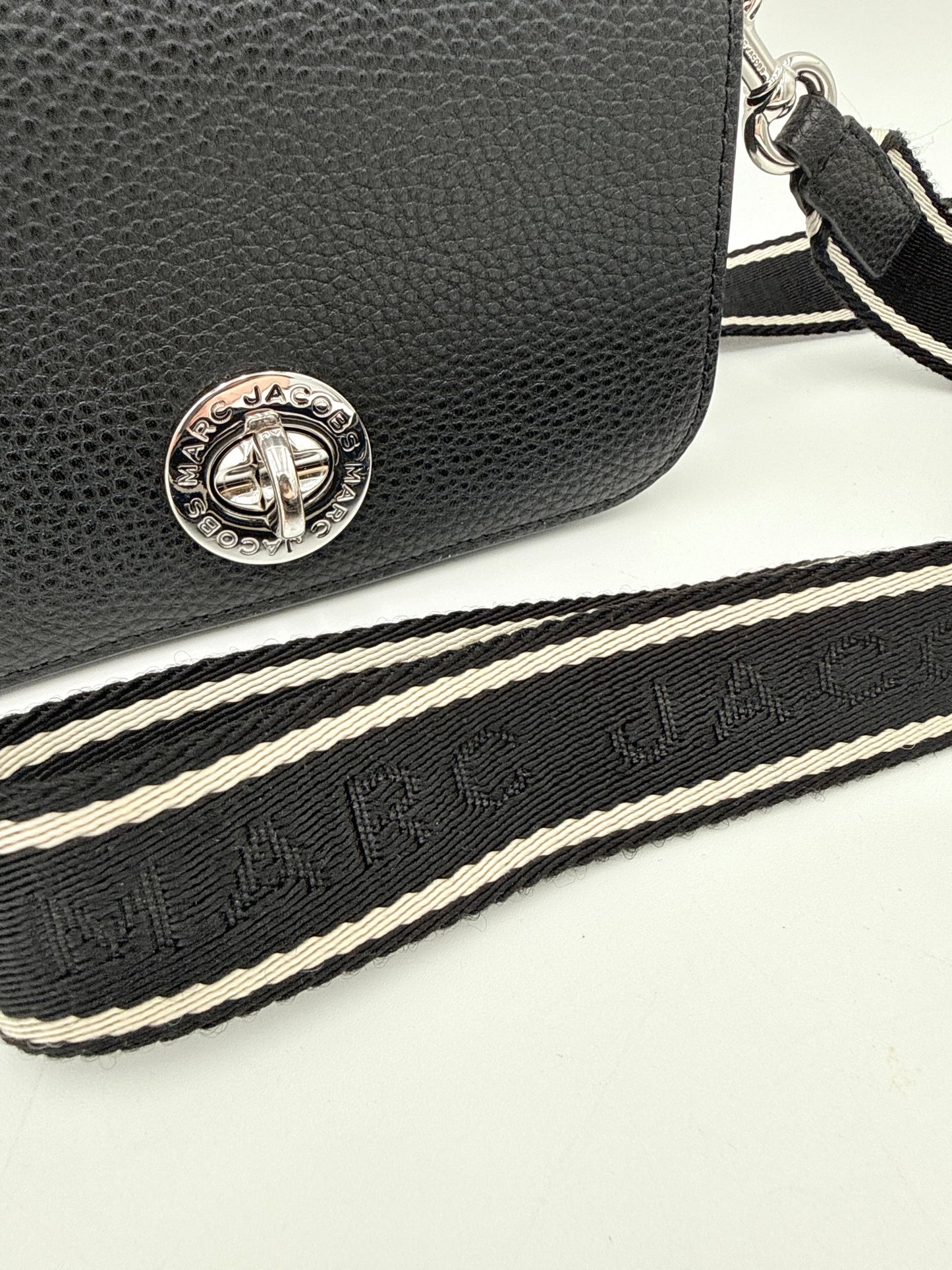 Crossbody Luxury Designer By Marc Jacobs In Black & Silver, Size:Small